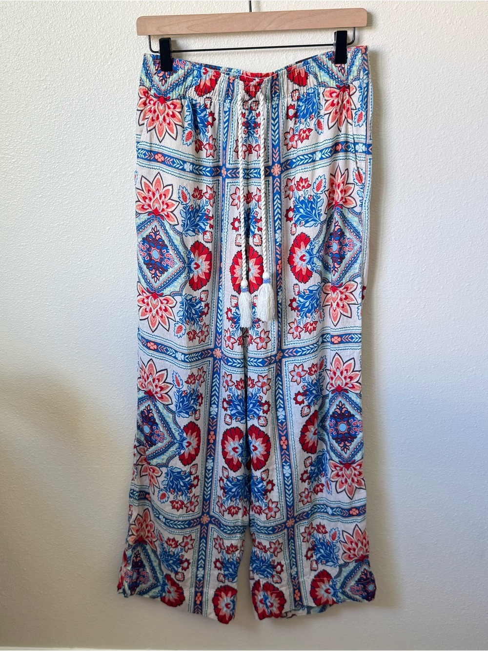 Rachel Zoe White Flowy Pants with Red & Blue Floral Pattern